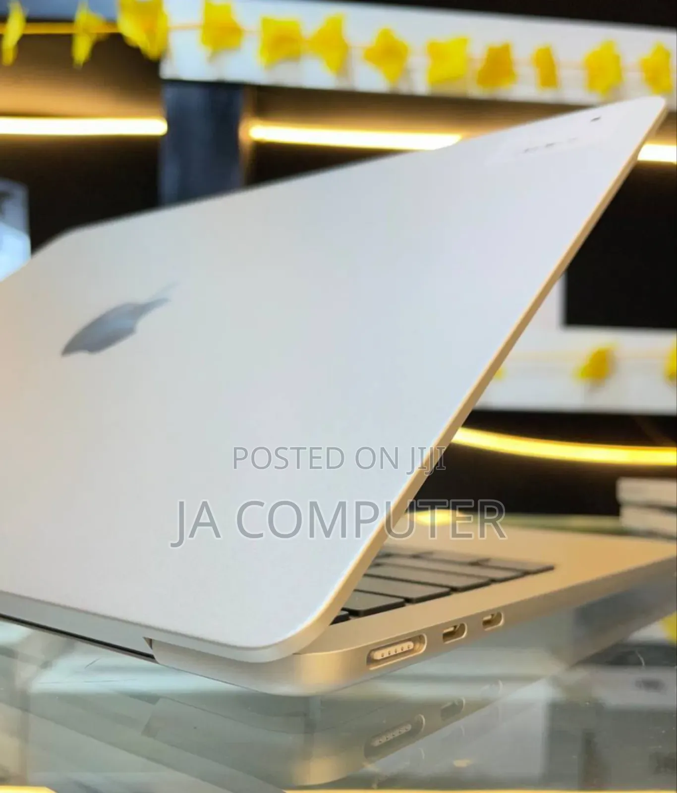 New Laptop Apple MacBook Air 2022 M2 8GB Apple M2 SSD 256GB