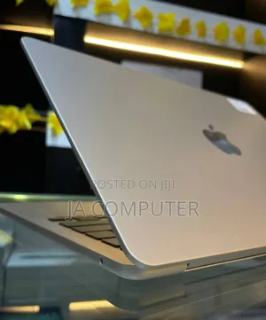 New Laptop Apple MacBook Air 2022 M2 8GB Apple M2 SSD 256GB