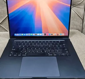 Photo - New Laptop Apple MacBook Air 2022 M2 8GB AMD A10 SSD 512GB