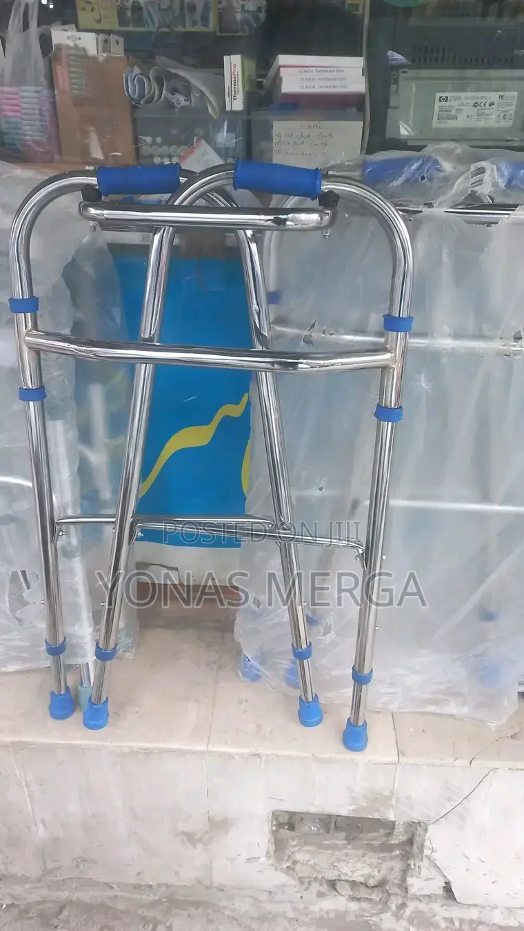 Walker 準፪ a Walking Aid∞§4-Legged Walker巉፼patients With Poor Balance