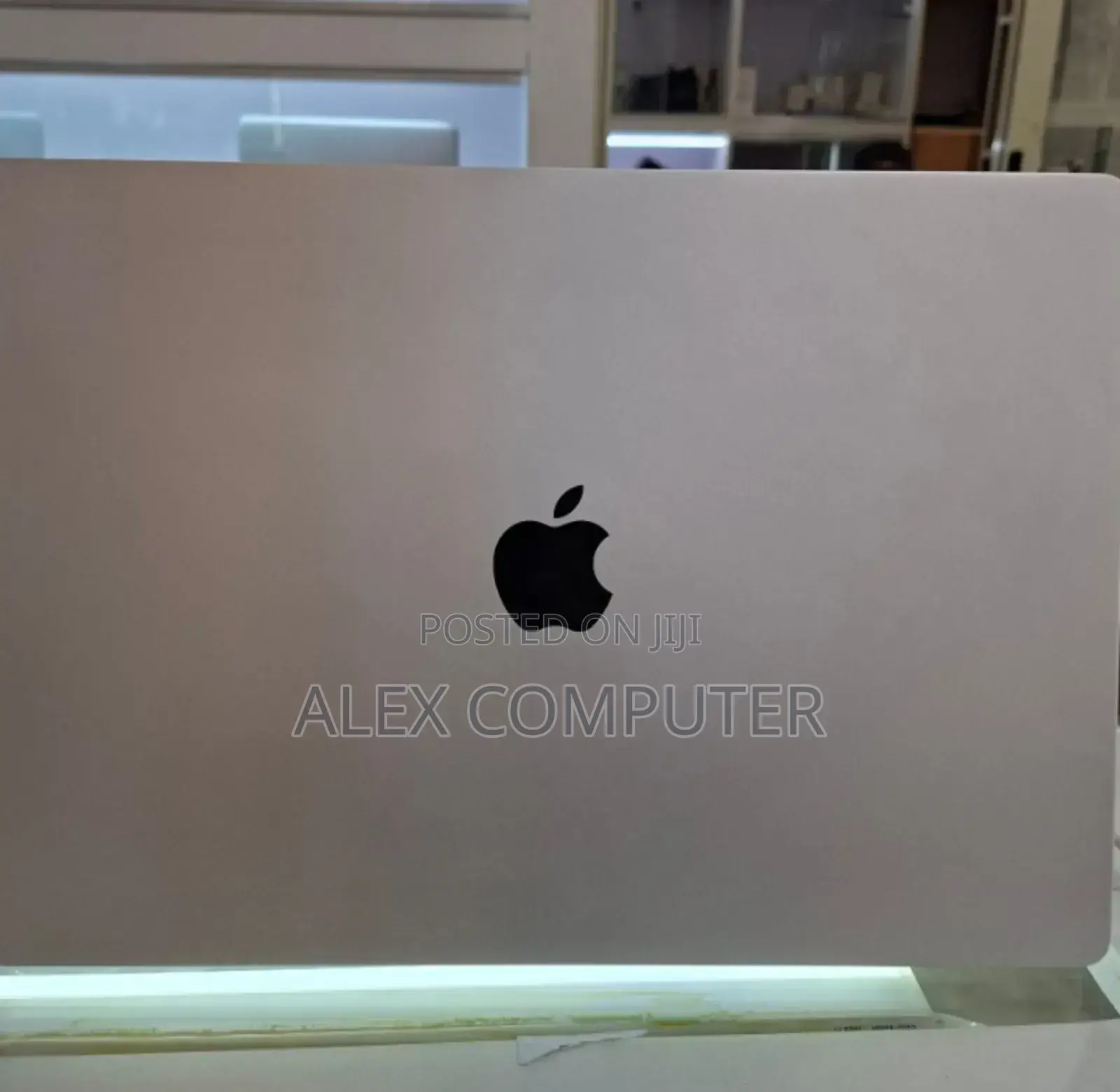 New Laptop Apple MacBook Pro M1 16GB Apple M1 Pro SSD 1T