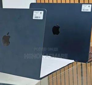 New Laptop Apple MacBook 16GB Apple M4 SSD 256GB