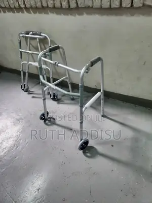 ወከር ባለ ጎማ Walker重大with Wheels Frontal Walking Frame較高walker Almunium