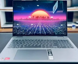 New Laptop Lenovo 8GB AMD Ryzen 5 SSD 512GB