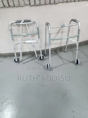 Photo - Foldable Rolator Walker轟炸almunium Stainless Walker丸的almunium Walker