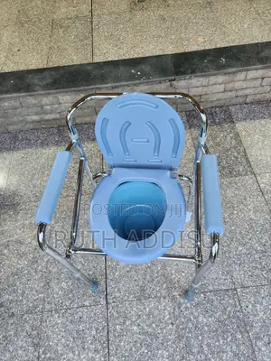 Photo - Toilet Chair鳵的can Carry 150kg宛然easy Access Commode Chair蝨弓toilet Chair