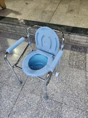 Photo - Foldable Commode Adjustable Height Medical Equipment麵包commode Chair