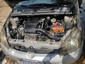 Toyota Yaris 2025 Silver