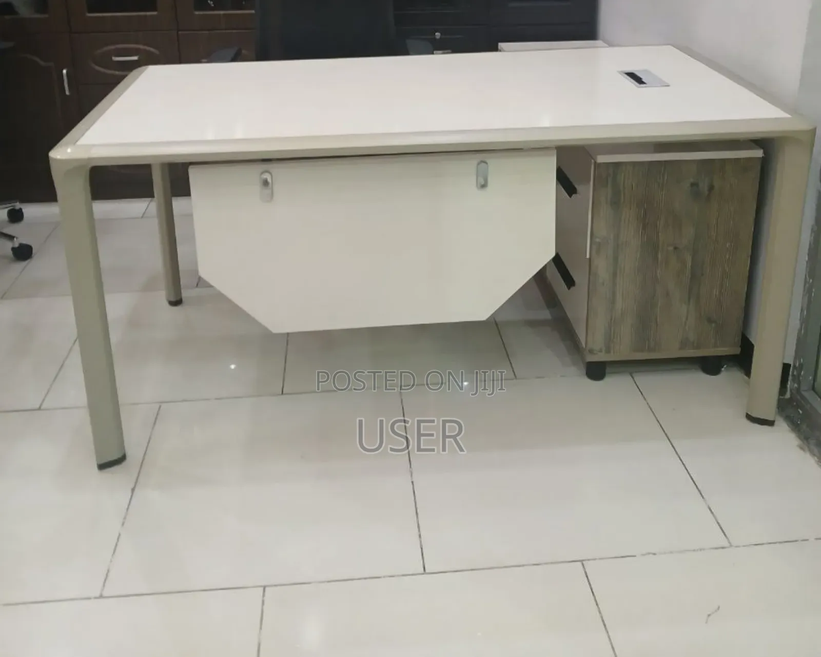 Managerial Table Size 1.80cm