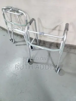 Photo - Walker希求almunium Foldable Walker腔說brand New Walker忝了basic Walking Aid