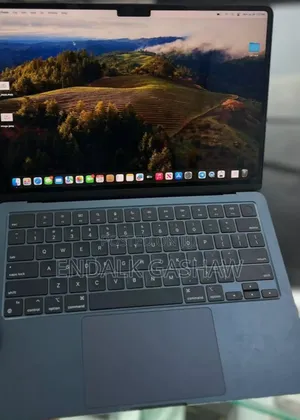 New Laptop Apple MacBook Air 2022 M2 8GB Apple M2 SSD 256GB