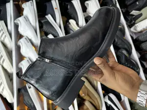 Elegant Leather Chelsea Boots Brown and Black Color