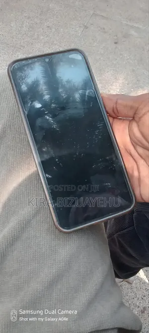 Photo - Infinix Smart 6 32 GB Black