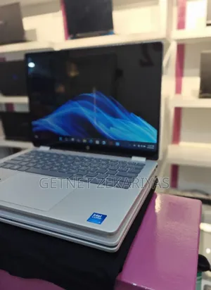 New Laptop HP OmniBook 5 Flip 8GB Intel Core Ultra 5 SSD 512GB