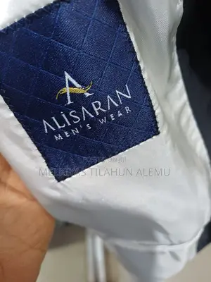 Wedding White and Black Collared Suits for Groom