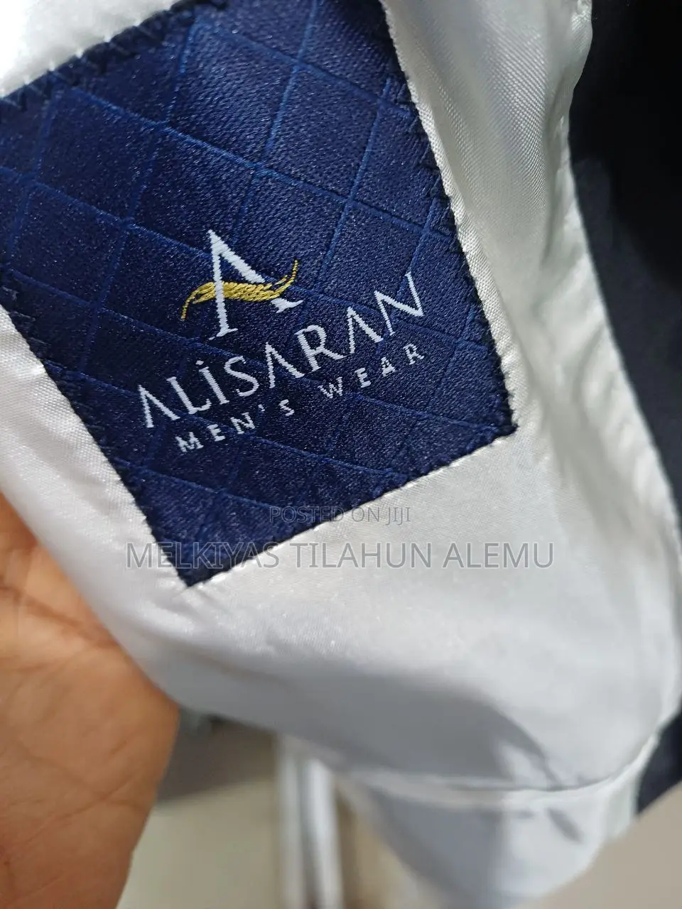 Wedding White and Black Collared Suits for Groom