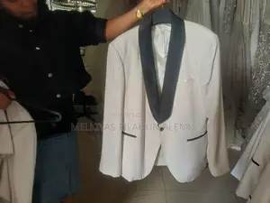 Wedding White and Black Collared Suits for Groom