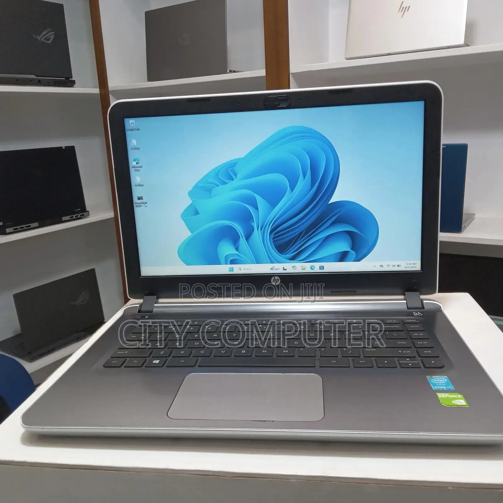 New Laptop HP Pavilion 11 8GB Intel Core I7 SSD 256GB