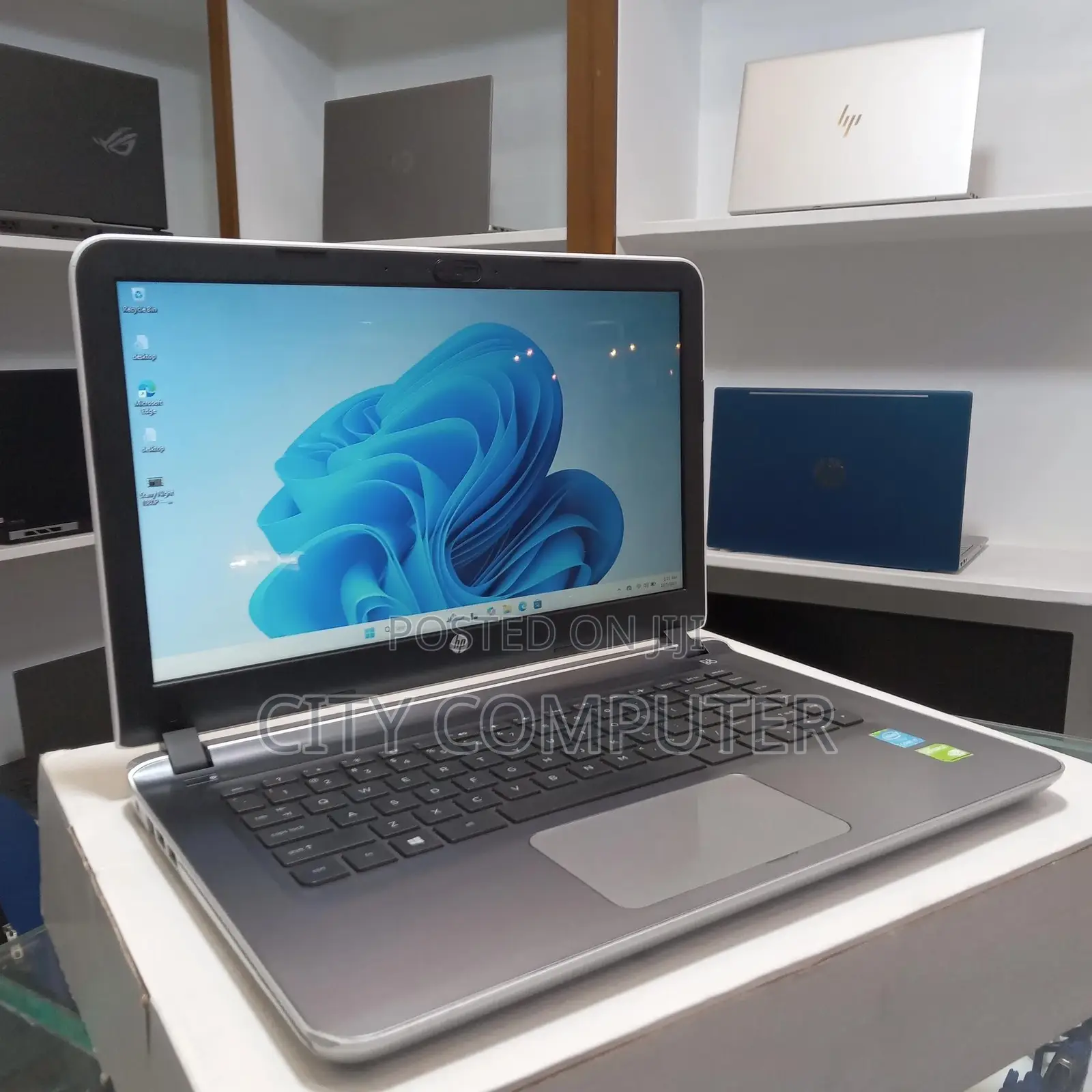 New Laptop HP Pavilion 11 8GB Intel Core I7 SSD 256GB