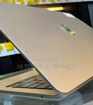 New Laptop Apple MacBook Air 2024 M3 13-Inch 16GB Apple M3 SSD 512GB