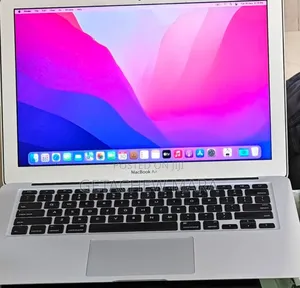 New Laptop Apple MacBook Pro 2017 8GB Intel Core I5 SSD 256GB
