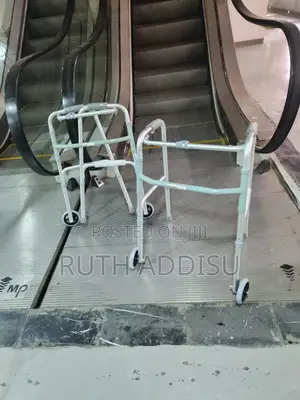 Photo - Almunium Walker胺在stainless Walker軍售almunium Walker建功walker Medical