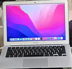 Photo - New Laptop Apple MacBook Pro 2017 8GB Intel Core I5 SSD 256GB