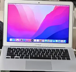 New Laptop Apple MacBook Pro 2017 8GB Intel Core I5 SSD 256GB