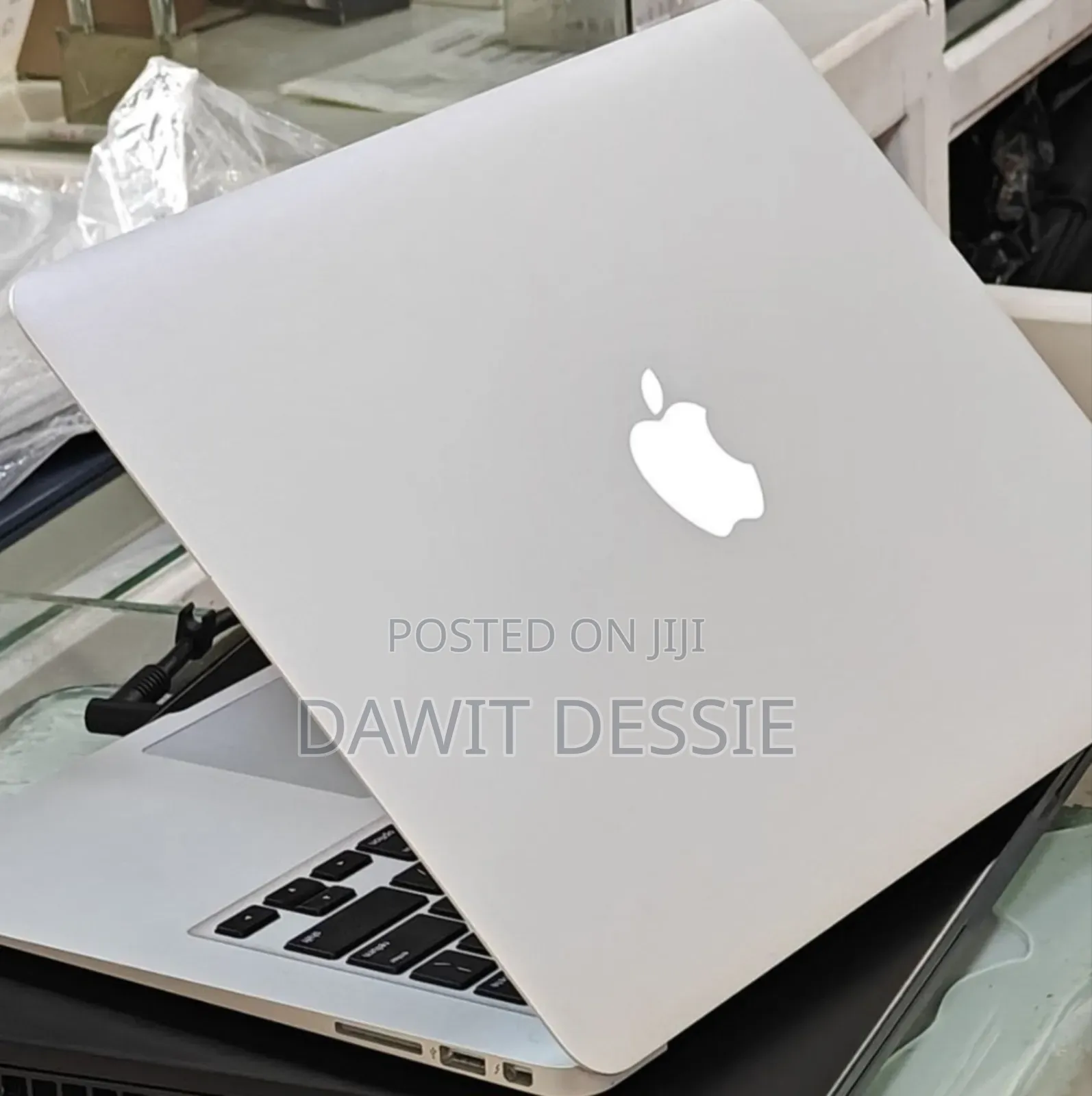 New Laptop Apple MacBook Pro 2017 8GB Intel Core I5 SSD 256GB