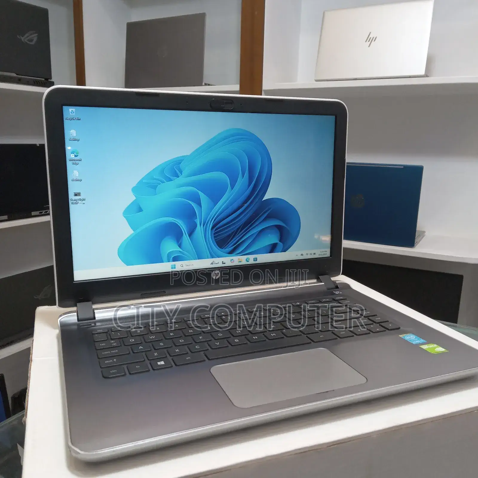 New Laptop HP Pavilion 10 8GB Intel Core I7 SSD 256GB