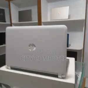 New Laptop HP Pavilion 10 8GB Intel Core I7 SSD 256GB