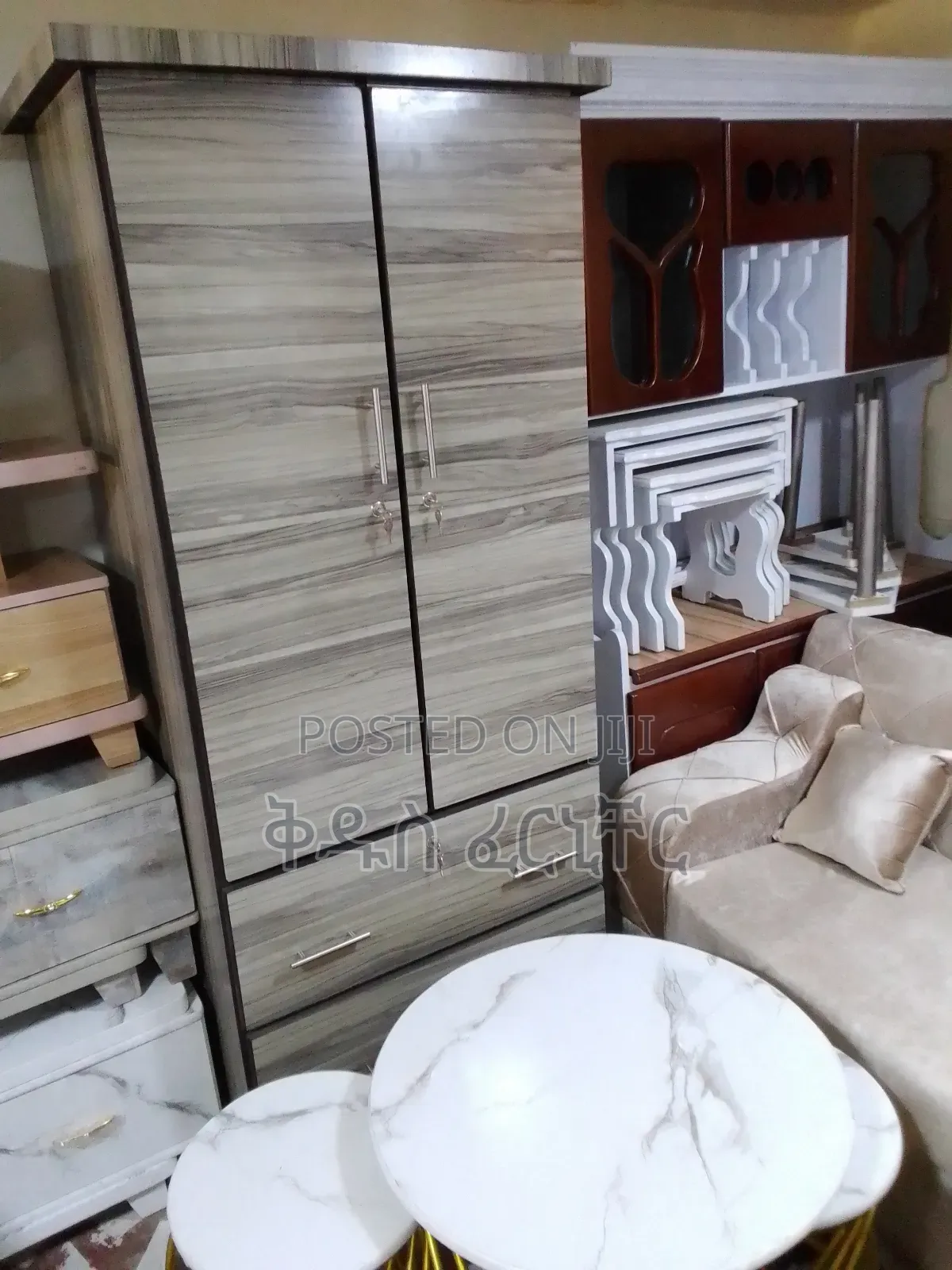 80c.M ከ HDF የተሰሩ ቁምሳጥኖች አማራጭ ኮሞ ዋጋቸው አንድ ነው