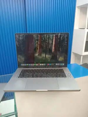 New Laptop Apple MacBook Pro M1 16GB Apple M1 Pro SSD 512GB