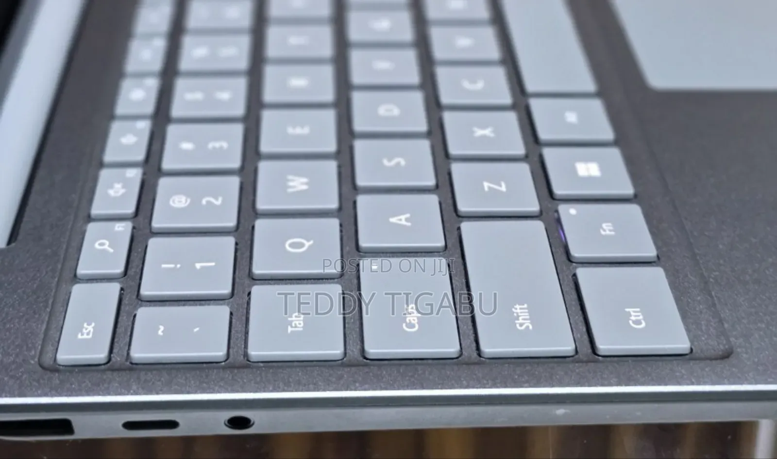 New Laptop Microsoft Surface 8GB Intel Core I5 SSD 256GB