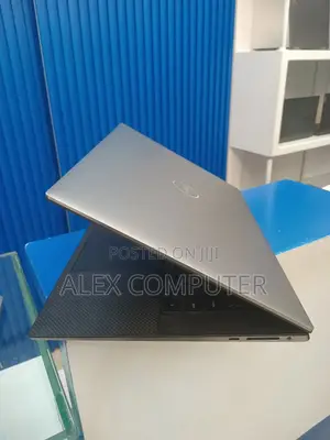 New Laptop Dell Precision 5550 16GB Intel Core I7 SSD 512GB