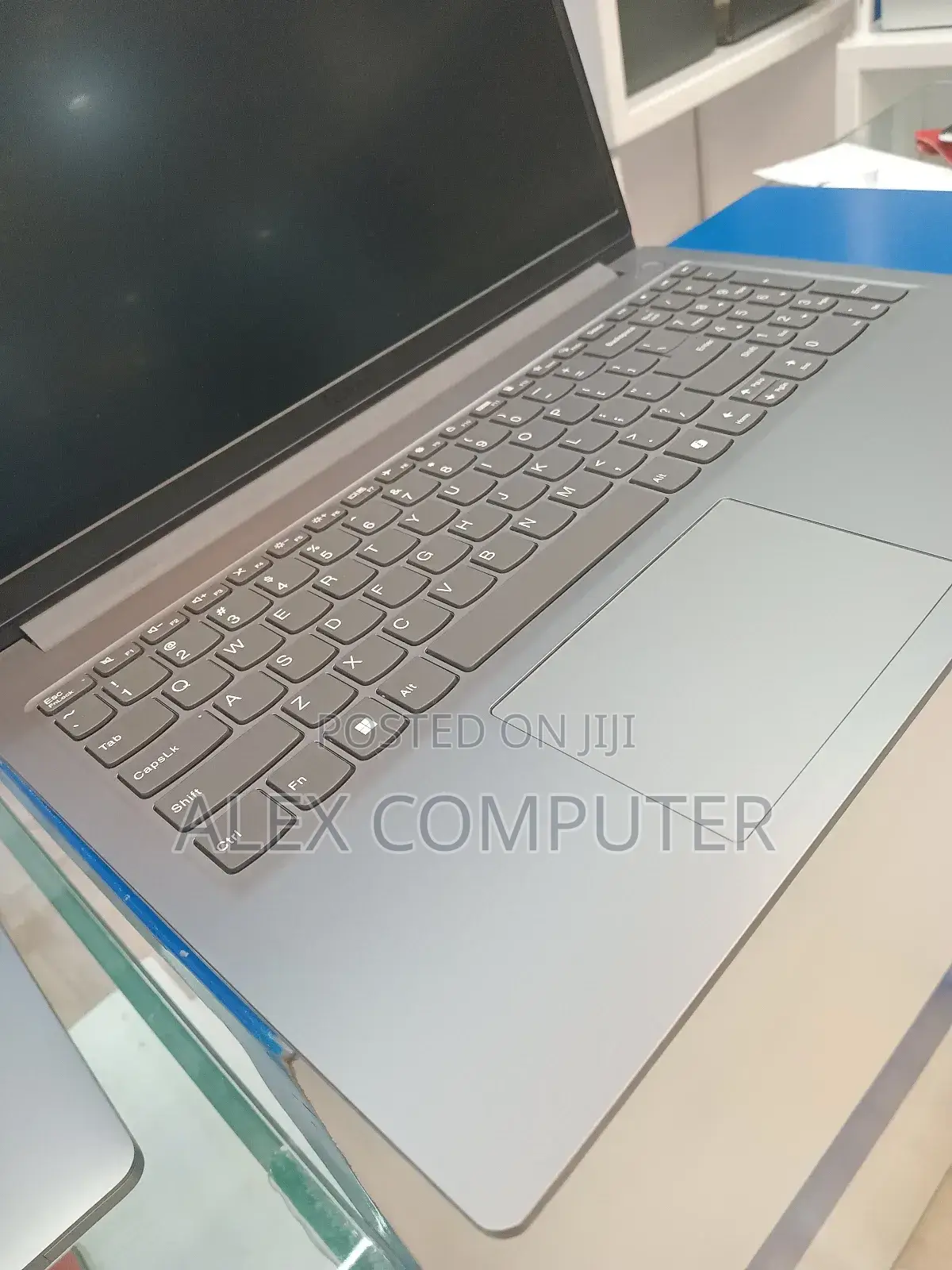 New Laptop Lenovo LOQ 15ARP9 16GB Intel Core I5 SSD 512GB