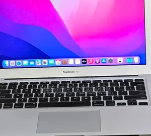 New Laptop Apple MacBook Pro 2017 8GB Intel Core I5 SSD 256GB