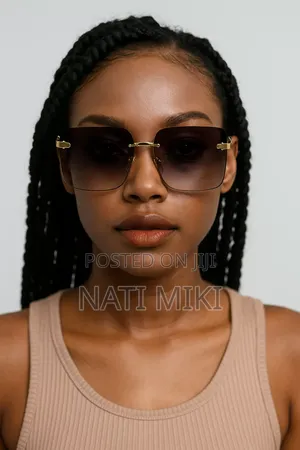 Photo - Woman's Sun Glass