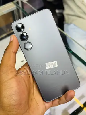 Photo - Samsung Galaxy S24 256 GB Gray