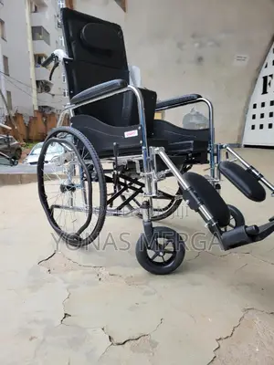 Wheelchair/Comfortable Inclination頗三adjustable Backrest Wheelchair