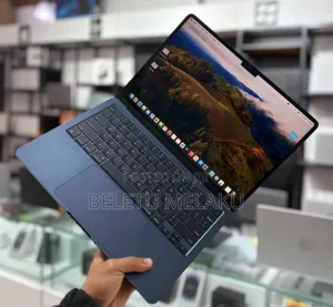 New Laptop Apple MacBook Air 2022 M2 8GB Apple M2 SSD 256GB