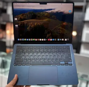 New Laptop Apple MacBook Air 2022 M2 8GB Apple M2 SSD 256GB