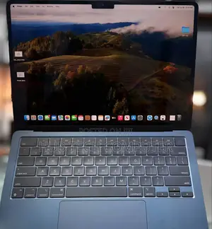 New Laptop Apple MacBook Air 2022 M2 8GB Apple M2 SSD 256GB
