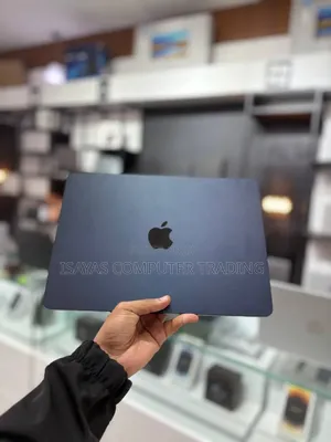 Photo - New Laptop Apple MacBook Air 2022 M2 16GB SSD 256GB