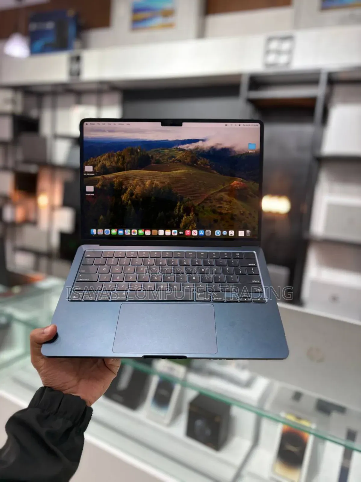 New Laptop Apple MacBook Air 2022 M2 16GB SSD 256GB