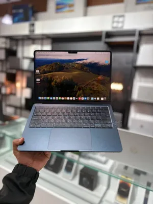 New Laptop Apple MacBook Air 2022 M2 16GB SSD 256GB