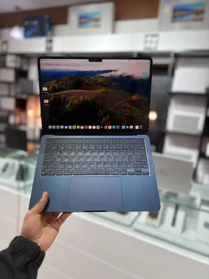 New Laptop Apple MacBook Air 2022 M2 16GB SSD 256GB