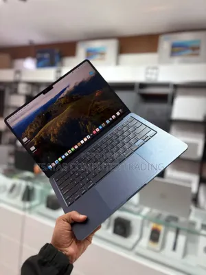 New Laptop Apple MacBook Air 2022 M2 16GB SSD 256GB