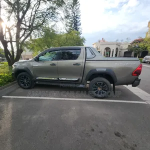 Toyota Hilux 2022 Gold