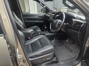 Toyota Hilux 2022 Gold